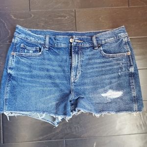 NWOT Old Navy Mid Rise Boyfriend Shorts